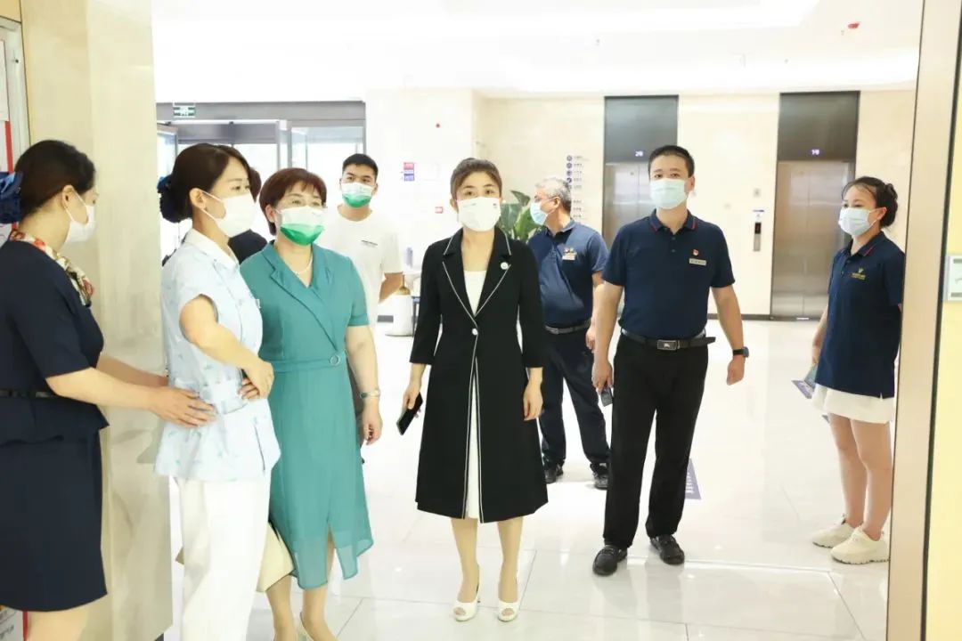 军海风采丨西安医学院领导访企拓岗 走进西安军海口腔医院