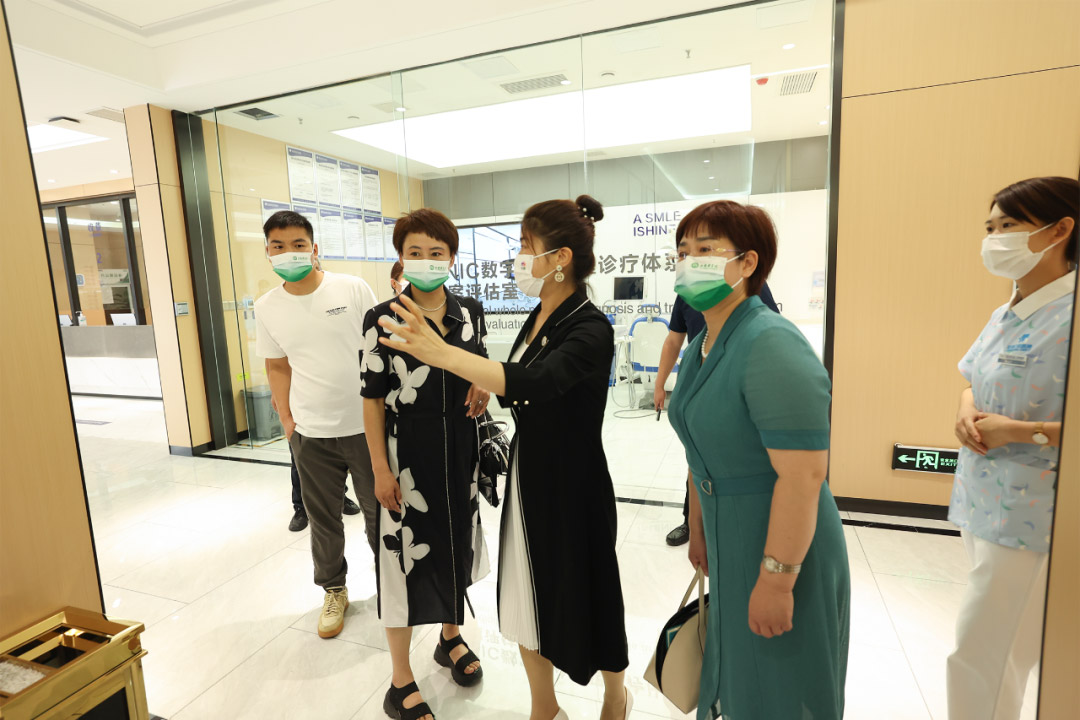 军海风采丨西安医学院领导访企拓岗 走进西安军海口腔医院