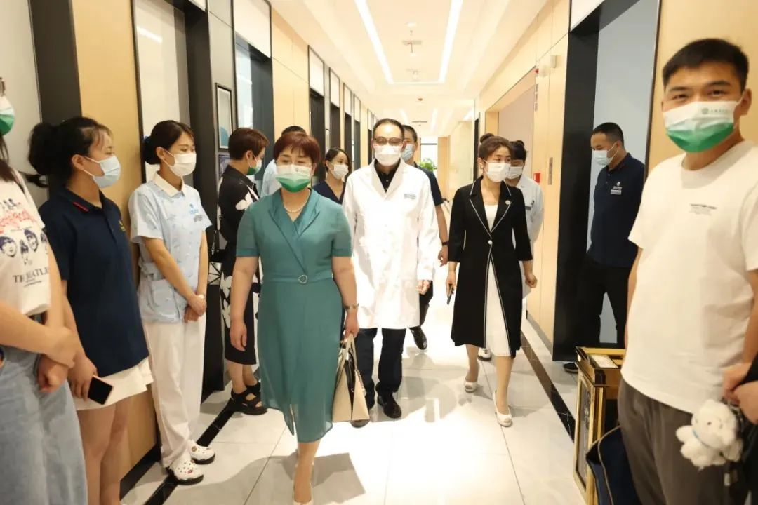 军海风采丨西安医学院领导访企拓岗 走进西安军海口腔医院